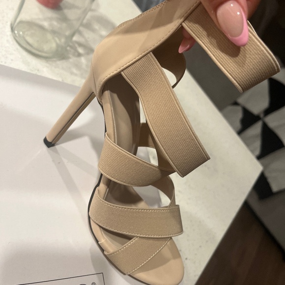 Strappy heels - Picture 1 of 4